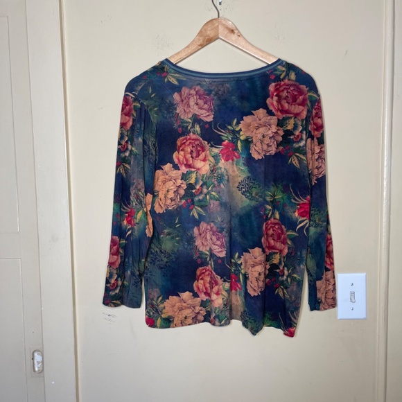 Floral V-Neck Top - Multicolor - Picture 7 of 12